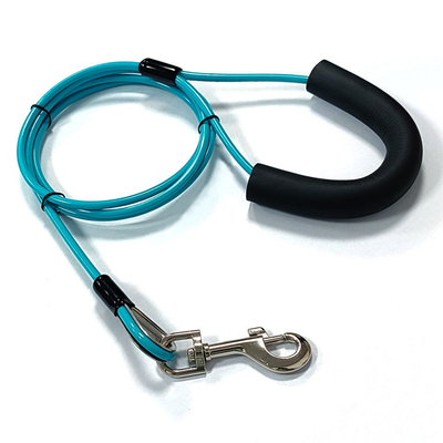 Le PVC a enduit le lien de chien de laisse d'animal familier de câble hors de l'enjeu et le lien hors du câble pour des chiens jusqu'à 90 livres