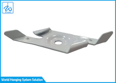 Des clips de barres T de différentes largeurs dans le système de suspension acoustique du plafond