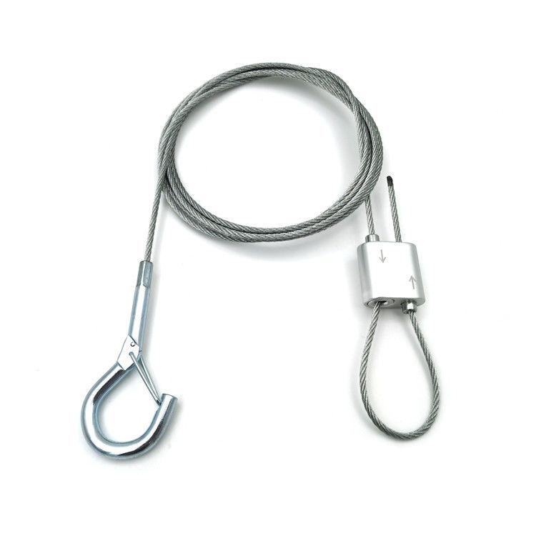 Des câbles de sécurité supplémentaires pour haut-parleurs suspendus compatibles avec plusieurs modèles idéaux comme câbles de sécurité dans les installations professionnelles